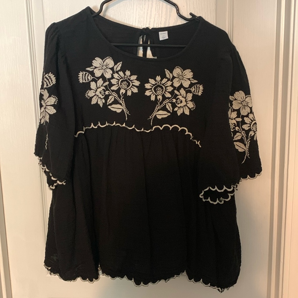 XXL Black & White flowy floral top from old navy